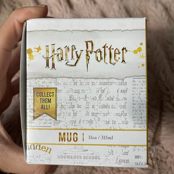 **SOLD** Authentic Harry Potter Hufflepuff Mug - Picture 6 of 6